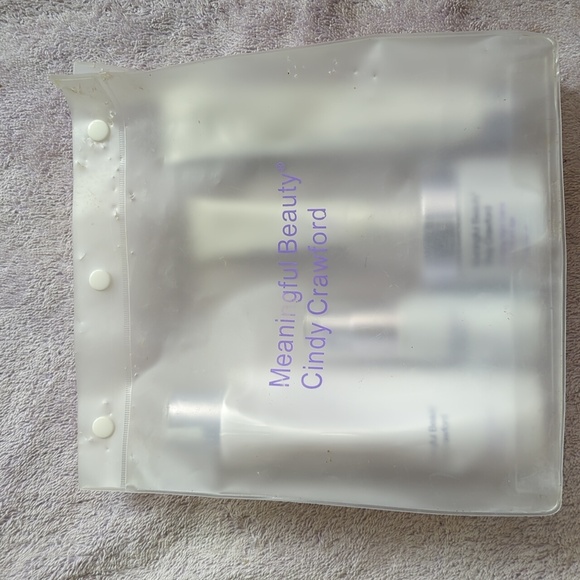 Cindy Crawford Meaningful Beauty kit / New - factory sealed! - Picture 6 of 7